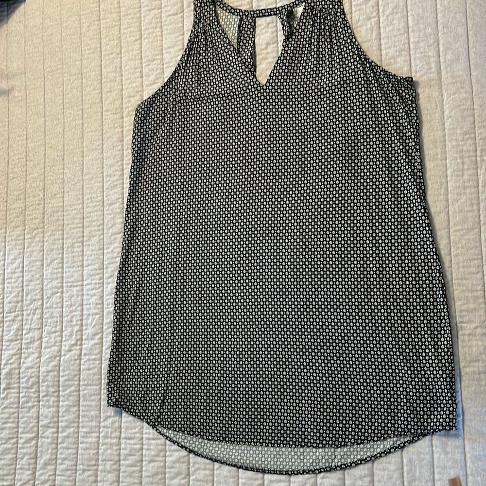 Old Navy Black and White Sleeveless Sun Dress
Size XL Beach Vacation Sundress